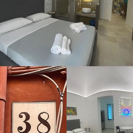 Civico 38 - Le Tre Chiavi Hotell Bari Exteriör bild